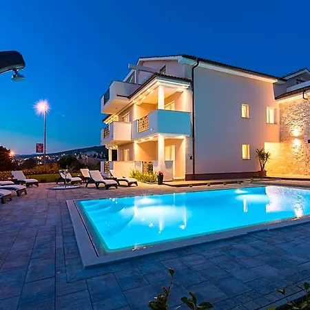 Maris Bed and Breakfast 4*