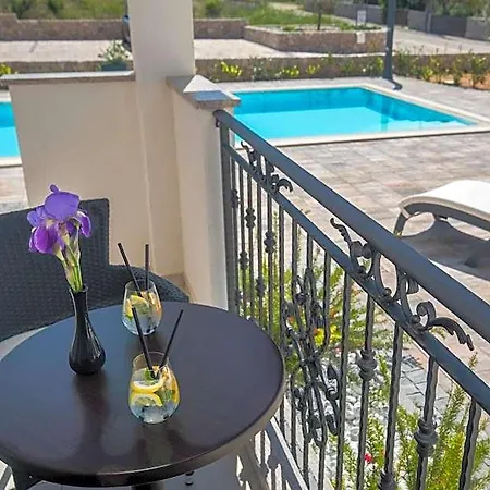 Maris Bed and Breakfast 4*