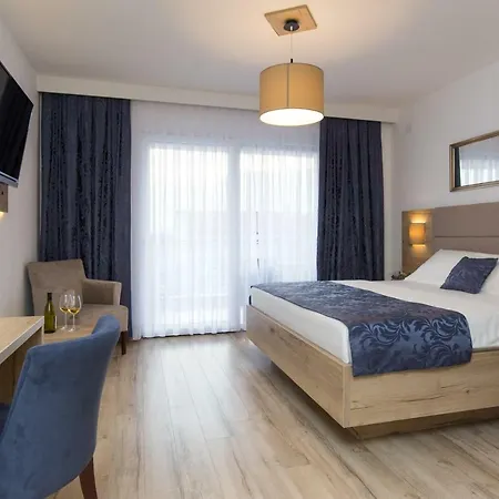Maris Bed & Breakfast 4*